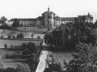 1 Before-South view around 1950_NHI Archive Image 'Kuks Pomegranate, Baroque Complex and Gardens'